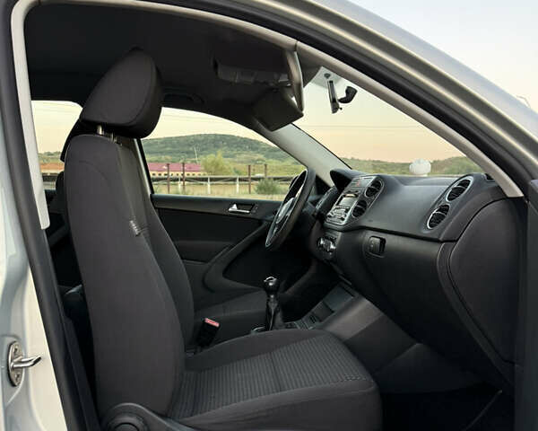 Серый Фольксваген Тигуан, объемом двигателя 1.97 л и пробегом 160 тыс. км за 13950 $, фото 46 на Automoto.ua