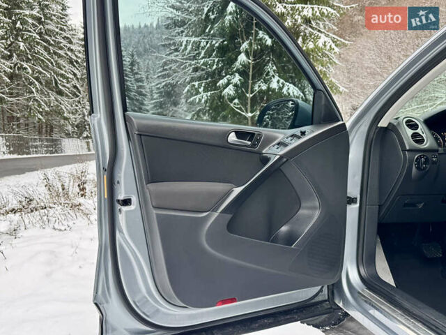 Серый Фольксваген Тигуан, объемом двигателя 2 л и пробегом 265 тыс. км за 11500 $, фото 46 на Automoto.ua