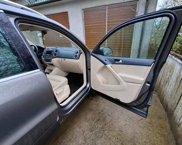 Серый Фольксваген Тигуан, объемом двигателя 1.97 л и пробегом 223 тыс. км за 15800 $, фото 20 на Automoto.ua