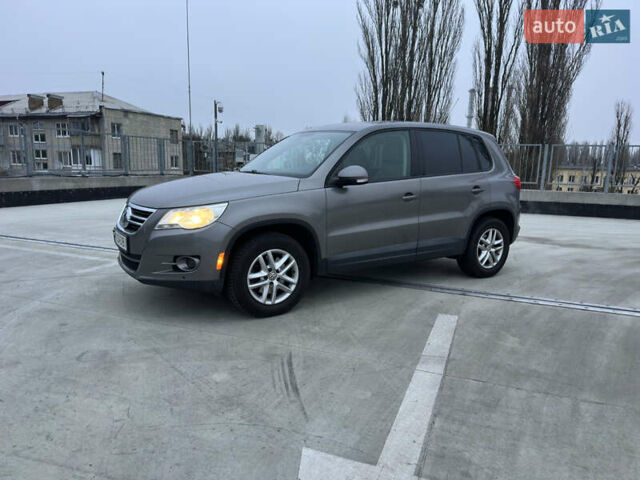 Серый Фольксваген Тигуан, объемом двигателя 1.98 л и пробегом 240 тыс. км за 11500 $, фото 5 на Automoto.ua