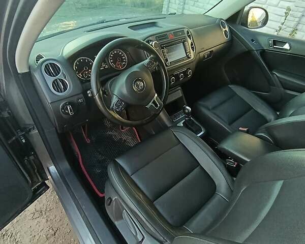 Сірий Фольксваген Тігуан, об'ємом двигуна 2 л та пробігом 288 тис. км за 9000 $, фото 21 на Automoto.ua