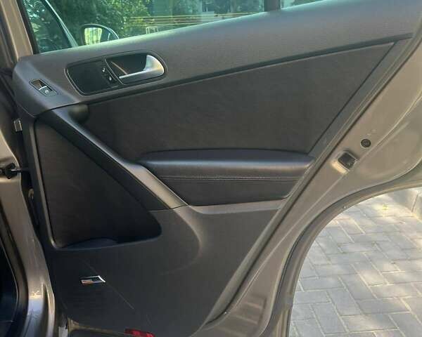 Серый Фольксваген Тигуан, объемом двигателя 1.98 л и пробегом 116 тыс. км за 11200 $, фото 10 на Automoto.ua