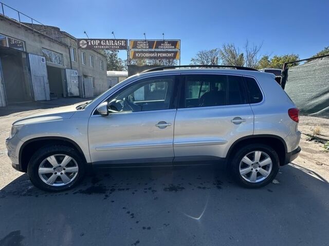 Серый Фольксваген Тигуан, объемом двигателя 2 л и пробегом 132 тыс. км за 10900 $, фото 6 на Automoto.ua