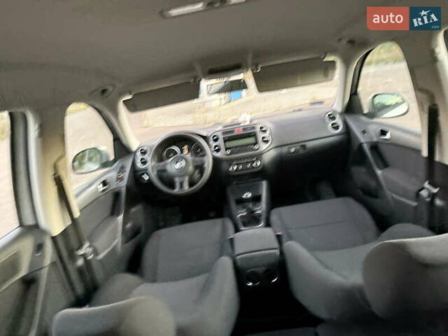 Серый Фольксваген Тигуан, объемом двигателя 1.97 л и пробегом 160 тыс. км за 13950 $, фото 59 на Automoto.ua