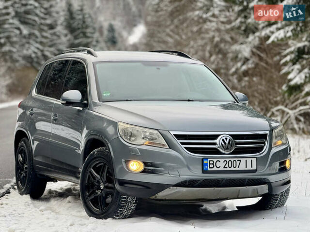 Серый Фольксваген Тигуан, объемом двигателя 2 л и пробегом 265 тыс. км за 11500 $, фото 1 на Automoto.ua