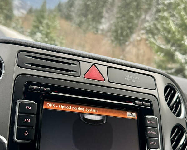 Серый Фольксваген Тигуан, объемом двигателя 2 л и пробегом 265 тыс. км за 11500 $, фото 59 на Automoto.ua