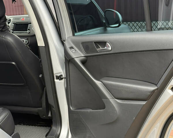 Сірий Фольксваген Тігуан, об'ємом двигуна 1.97 л та пробігом 250 тис. км за 11900 $, фото 32 на Automoto.ua