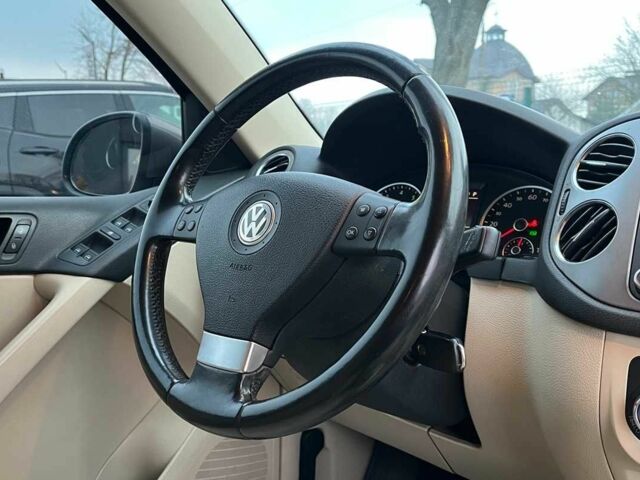 Серый Фольксваген Тигуан, объемом двигателя 2 л и пробегом 244 тыс. км за 11000 $, фото 18 на Automoto.ua