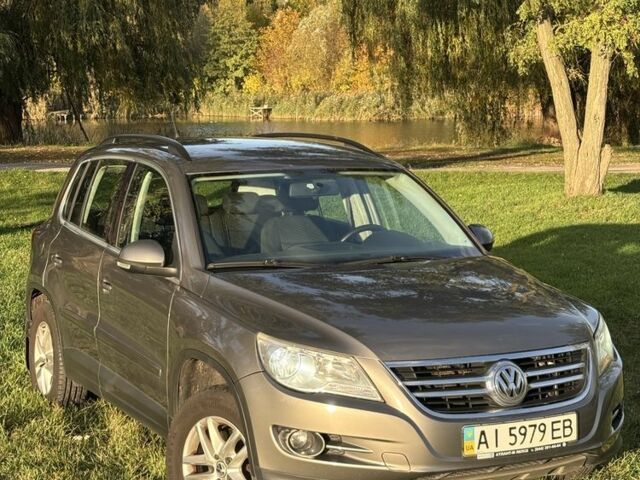 Сірий Фольксваген Тігуан, об'ємом двигуна 2 л та пробігом 203 тис. км за 10800 $, фото 9 на Automoto.ua