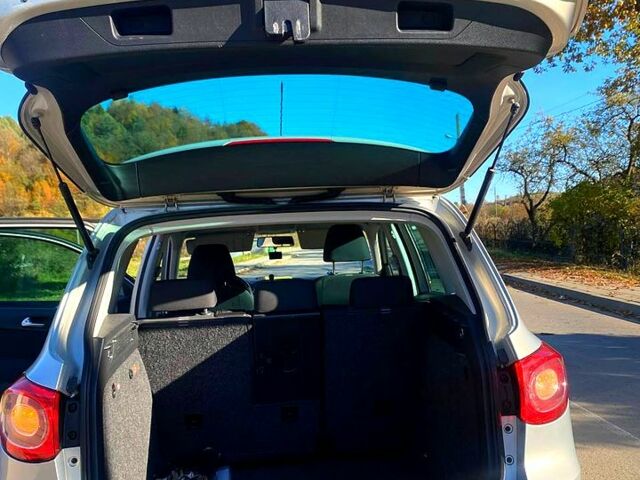 Серый Фольксваген Тигуан, объемом двигателя 2 л и пробегом 300 тыс. км за 12200 $, фото 5 на Automoto.ua