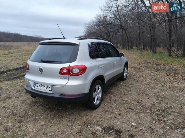 Сірий Фольксваген Тігуан, об'ємом двигуна 2 л та пробігом 194 тис. км за 10800 $, фото 1 на Automoto.ua