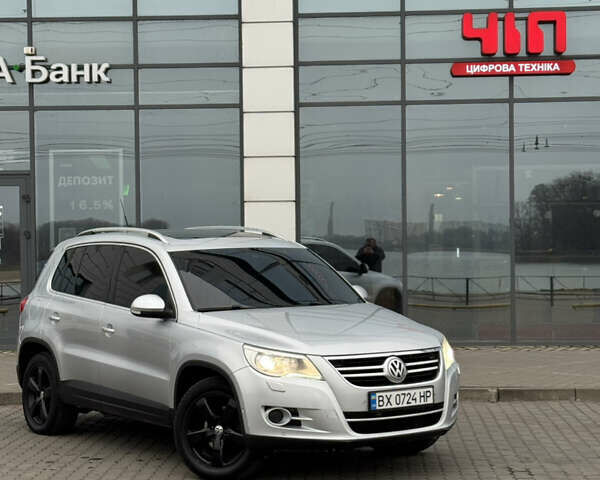 Серый Фольксваген Тигуан, объемом двигателя 2 л и пробегом 225 тыс. км за 11500 $, фото 5 на Automoto.ua