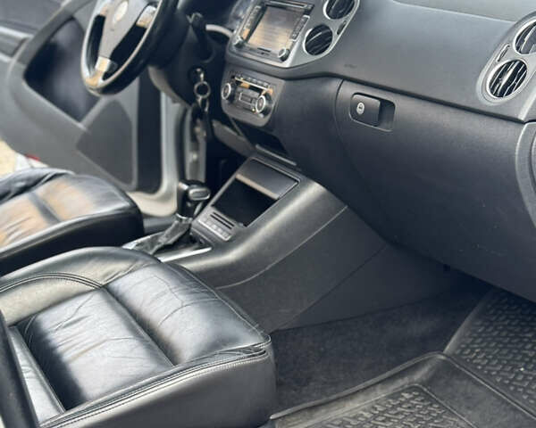 Серый Фольксваген Тигуан, объемом двигателя 2 л и пробегом 225 тыс. км за 11500 $, фото 50 на Automoto.ua