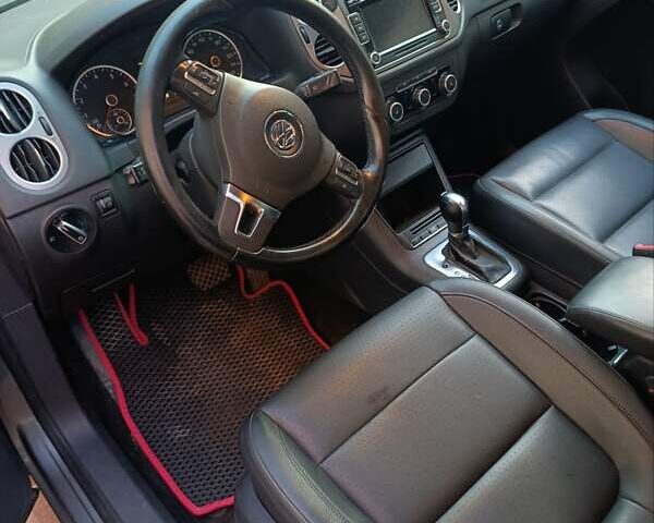 Сірий Фольксваген Тігуан, об'ємом двигуна 2 л та пробігом 288 тис. км за 9000 $, фото 17 на Automoto.ua