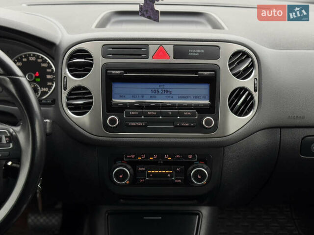 Серый Фольксваген Тигуан, объемом двигателя 2 л и пробегом 285 тыс. км за 10999 $, фото 20 на Automoto.ua