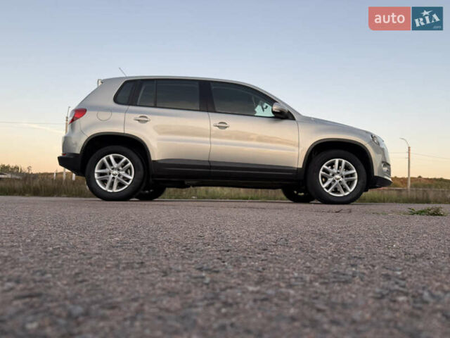 Серый Фольксваген Тигуан, объемом двигателя 1.97 л и пробегом 160 тыс. км за 13950 $, фото 9 на Automoto.ua