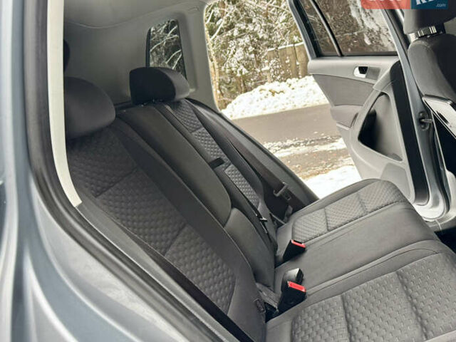 Серый Фольксваген Тигуан, объемом двигателя 2 л и пробегом 265 тыс. км за 11500 $, фото 54 на Automoto.ua