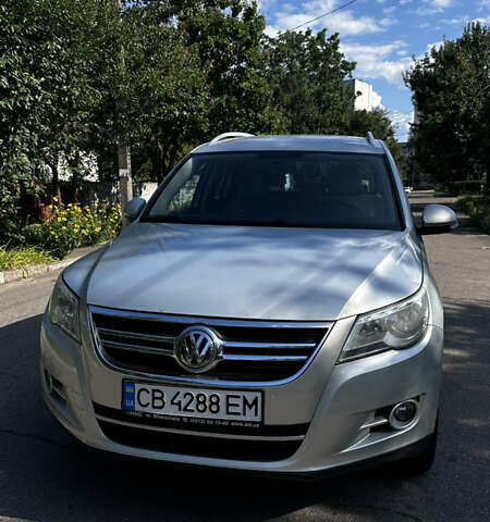 Сірий Фольксваген Тігуан, об'ємом двигуна 2 л та пробігом 290 тис. км за 9900 $, фото 26 на Automoto.ua