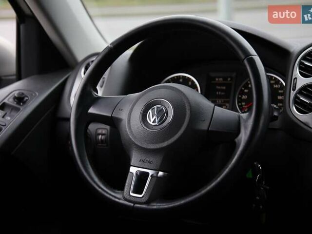 Серый Фольксваген Тигуан, объемом двигателя 2 л и пробегом 152 тыс. км за 10500 $, фото 13 на Automoto.ua