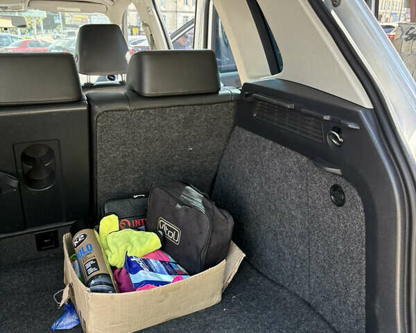 Серый Фольксваген Тигуан, объемом двигателя 1.98 л и пробегом 175 тыс. км за 10000 $, фото 19 на Automoto.ua