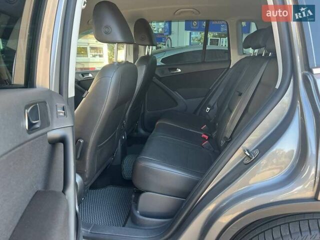 Серый Фольксваген Тигуан, объемом двигателя 2 л и пробегом 201 тыс. км за 11400 $, фото 14 на Automoto.ua