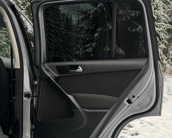 Серый Фольксваген Тигуан, объемом двигателя 2 л и пробегом 265 тыс. км за 11500 $, фото 50 на Automoto.ua