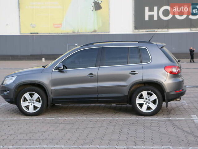 Серый Фольксваген Тигуан, объемом двигателя 2 л и пробегом 219 тыс. км за 12300 $, фото 3 на Automoto.ua