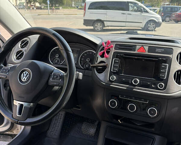 Серый Фольксваген Тигуан, объемом двигателя 1.98 л и пробегом 175 тыс. км за 10000 $, фото 16 на Automoto.ua
