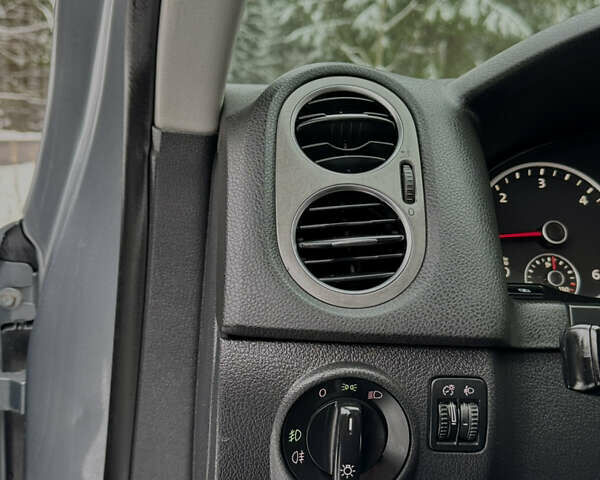 Серый Фольксваген Тигуан, объемом двигателя 2 л и пробегом 265 тыс. км за 11500 $, фото 48 на Automoto.ua