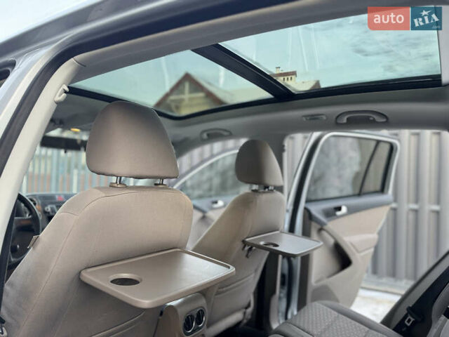 Сірий Фольксваген Тігуан, об'ємом двигуна 2 л та пробігом 157 тис. км за 9900 $, фото 27 на Automoto.ua