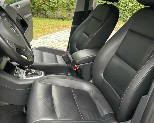 Сірий Фольксваген Тігуан, об'ємом двигуна 1.98 л та пробігом 250 тис. км за 9999 $, фото 14 на Automoto.ua