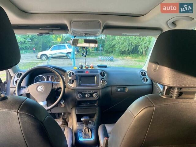 Серый Фольксваген Тигуан, объемом двигателя 1.98 л и пробегом 226 тыс. км за 8600 $, фото 1 на Automoto.ua