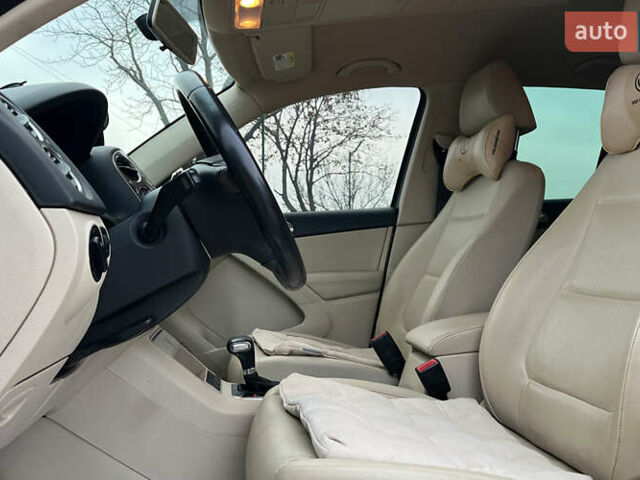 Серый Фольксваген Тигуан, объемом двигателя 1.98 л и пробегом 244 тыс. км за 11000 $, фото 9 на Automoto.ua