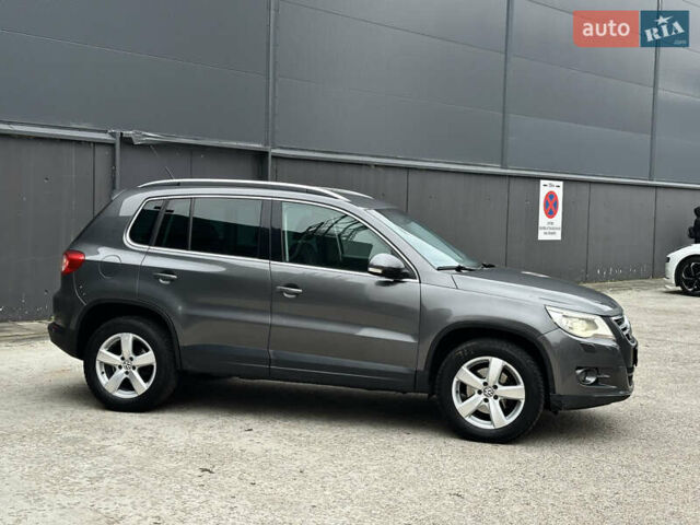 Сірий Фольксваген Тігуан, об'ємом двигуна 1.97 л та пробігом 285 тис. км за 10800 $, фото 11 на Automoto.ua