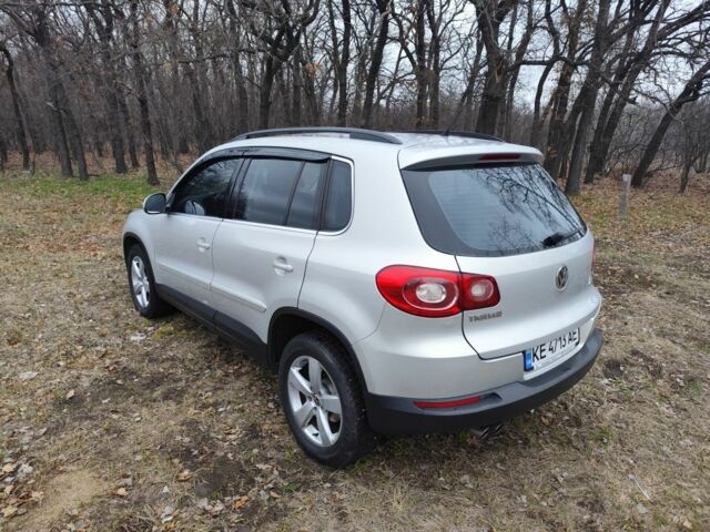 Серый Фольксваген Тигуан, объемом двигателя 2 л и пробегом 194 тыс. км за 10800 $, фото 3 на Automoto.ua