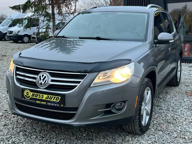Серый Фольксваген Тигуан, объемом двигателя 2 л и пробегом 244 тыс. км за 11000 $, фото 3 на Automoto.ua