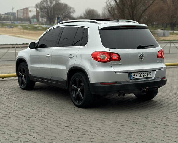 Серый Фольксваген Тигуан, объемом двигателя 2 л и пробегом 225 тыс. км за 11500 $, фото 84 на Automoto.ua