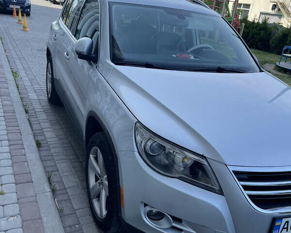 Серый Фольксваген Тигуан, объемом двигателя 2 л и пробегом 224 тыс. км за 11200 $, фото 3 на Automoto.ua