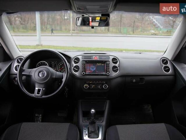 Серый Фольксваген Тигуан, объемом двигателя 2 л и пробегом 152 тыс. км за 10500 $, фото 11 на Automoto.ua