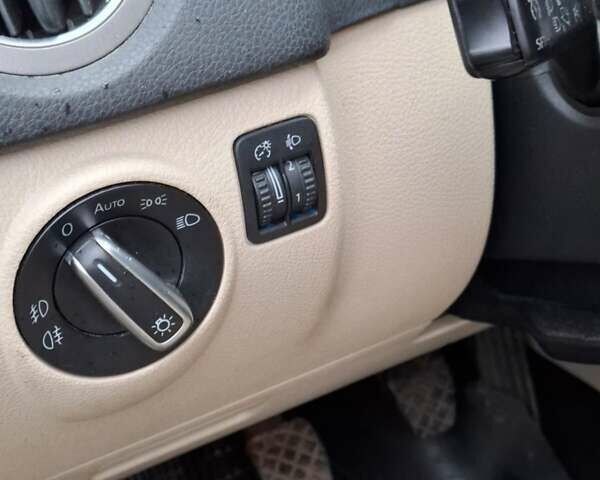 Серый Фольксваген Тигуан, объемом двигателя 1.97 л и пробегом 223 тыс. км за 15800 $, фото 43 на Automoto.ua