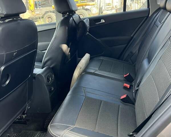 Серый Фольксваген Тигуан, объемом двигателя 1.97 л и пробегом 179 тыс. км за 12600 $, фото 13 на Automoto.ua