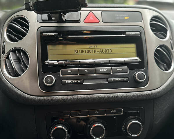 Серый Фольксваген Тигуан, объемом двигателя 1.98 л и пробегом 251 тыс. км за 9200 $, фото 46 на Automoto.ua