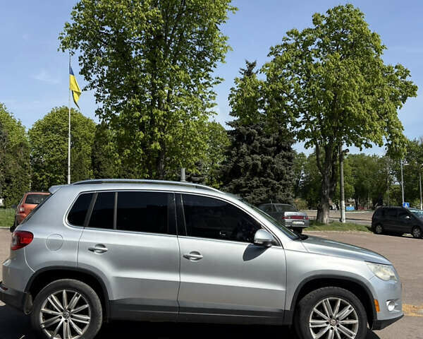 Серый Фольксваген Тигуан, объемом двигателя 1.98 л и пробегом 175 тыс. км за 10000 $, фото 6 на Automoto.ua