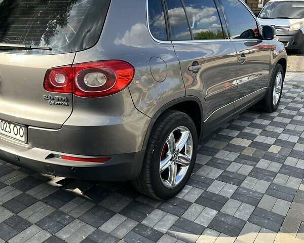 Серый Фольксваген Тигуан, объемом двигателя 1.97 л и пробегом 179 тыс. км за 12600 $, фото 7 на Automoto.ua