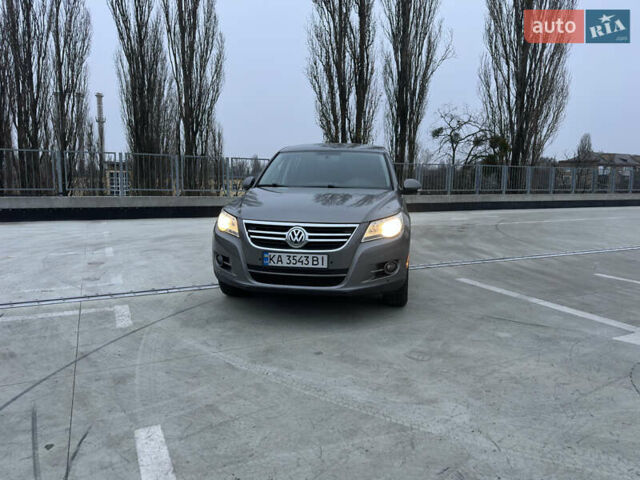 Серый Фольксваген Тигуан, объемом двигателя 1.98 л и пробегом 240 тыс. км за 11500 $, фото 3 на Automoto.ua