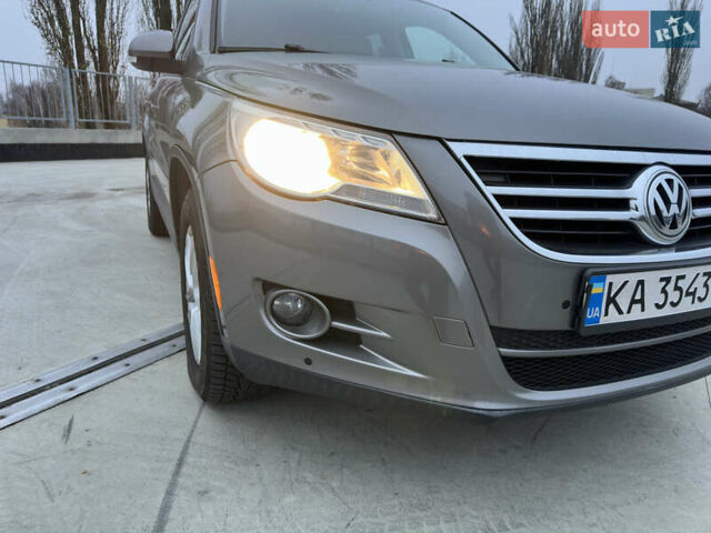 Серый Фольксваген Тигуан, объемом двигателя 1.98 л и пробегом 240 тыс. км за 11500 $, фото 21 на Automoto.ua