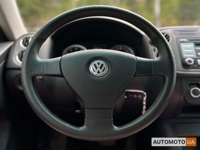 Сірий Фольксваген Тігуан, об'ємом двигуна 2 л та пробігом 265 тис. км за 10500 $, фото 12 на Automoto.ua
