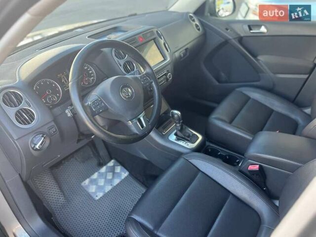 Серый Фольксваген Тигуан, объемом двигателя 2 л и пробегом 201 тыс. км за 11400 $, фото 13 на Automoto.ua