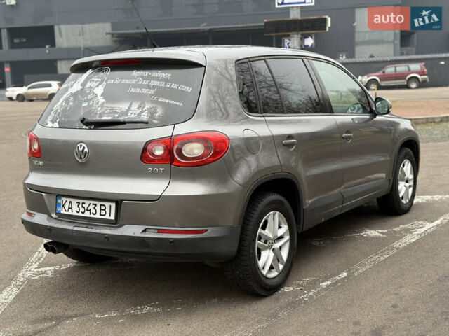 Сірий Фольксваген Тігуан, об'ємом двигуна 2 л та пробігом 243 тис. км за 9900 $, фото 4 на Automoto.ua