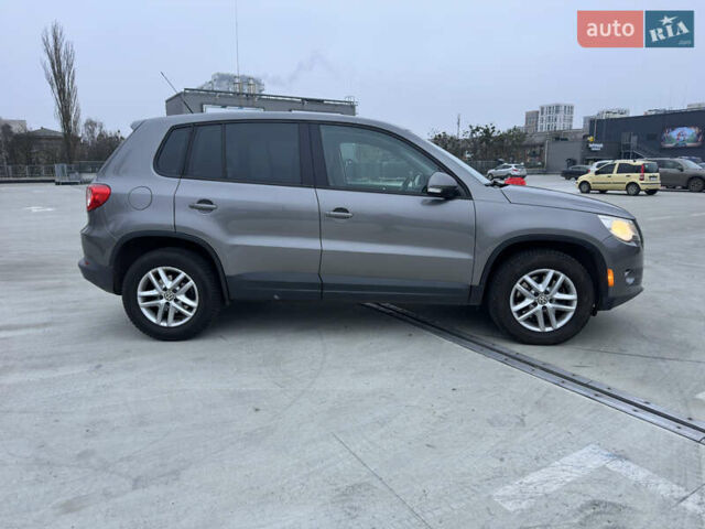 Серый Фольксваген Тигуан, объемом двигателя 1.98 л и пробегом 240 тыс. км за 11500 $, фото 2 на Automoto.ua